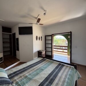 Quarto com sacada e banheiro privados
